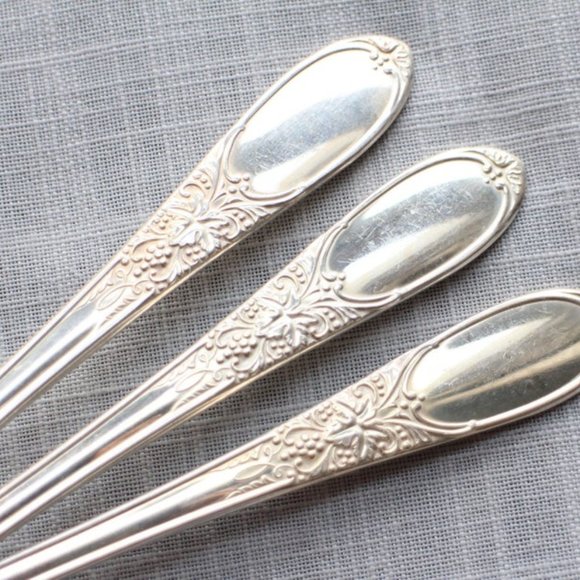 7 pc Burgundy/Champagne WM Rogers Silver Plate Dinner Forks, Set of 7 Forks - Picture 4 of 5